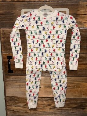 Hanna Andersson White Pajama Set with Multicolor Holiday Light Print